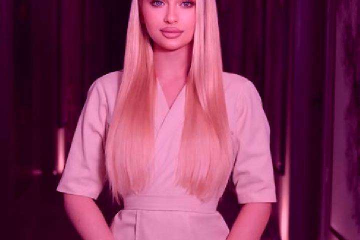 Rose, 24, a blonde amber-eyed european companion based in Vera Mendes. Offering Tantra, Erotic Massage. Available for incall and outcall, day and evening dates.