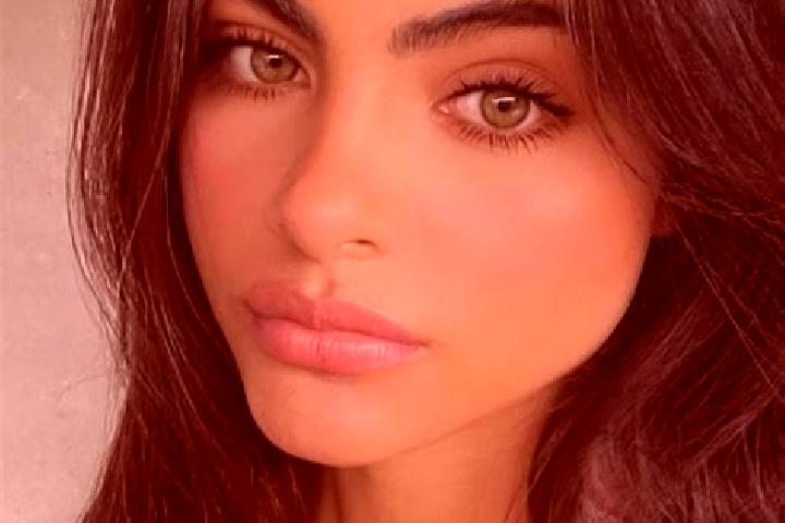 Rose, 24, a brunette green-eyed latina companion based in Aci Trezza. Offering Couples, Massage, 69. Available for incall and outcall, day and evening dates.