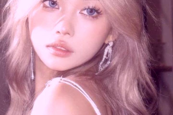 Rose, 24, a platinum blonde hazel-eyed asian companion based in Khledia. Offering Massage, OWO, Couples, GFE. Available for incall and outcall, day and eveni...
