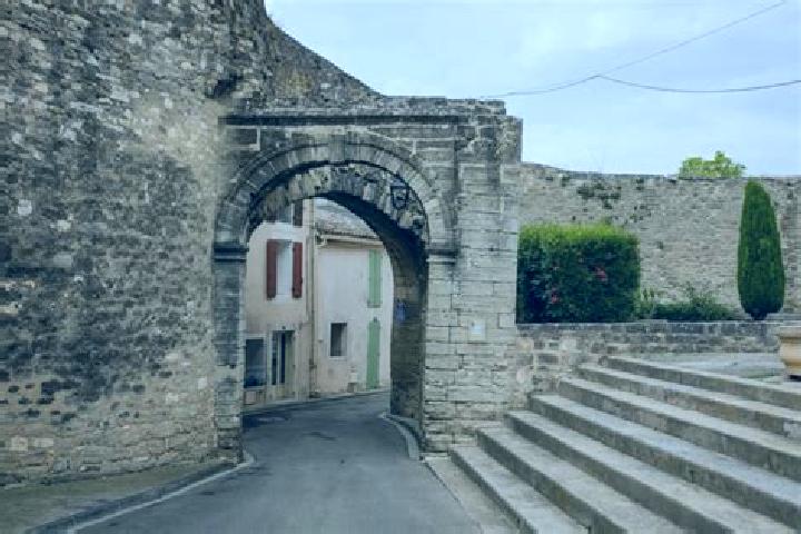 Rose, 24 — Escort in Caumont-sur-Durance, France