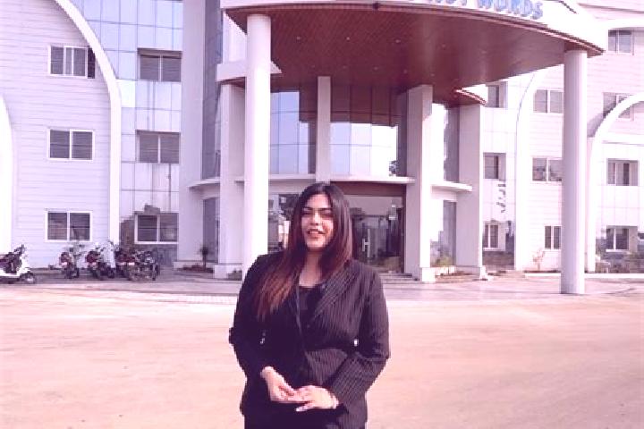 Rose, 24 — Escort in Manegaon, India