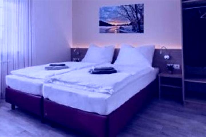 Rose, 24 — Escort in Obersiebenbrunn, Austria