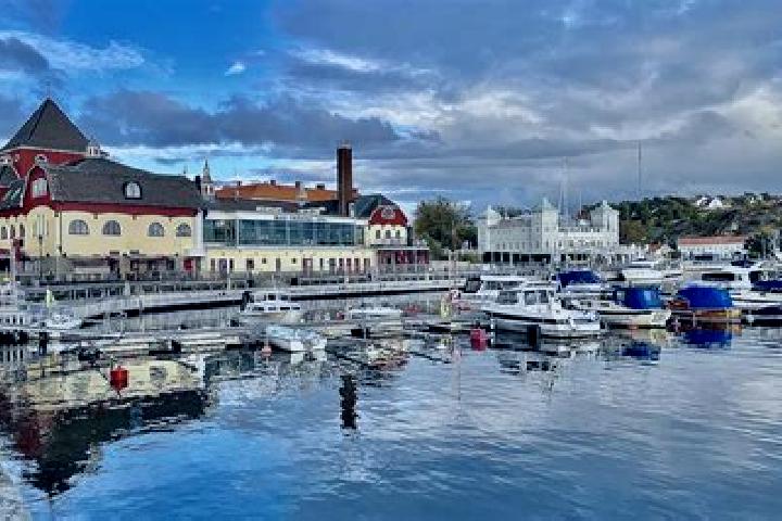 Rose, 24 — Escort in Stroemstad, Sweden
