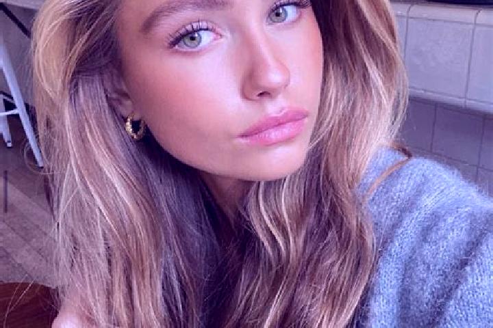 Rose, 25, a dark blonde hazel-eyed european companion based in Paris 02 Bourse. Offering Party Girl, A-Level, Duos, Overnight, OWO. Available for incall and ...