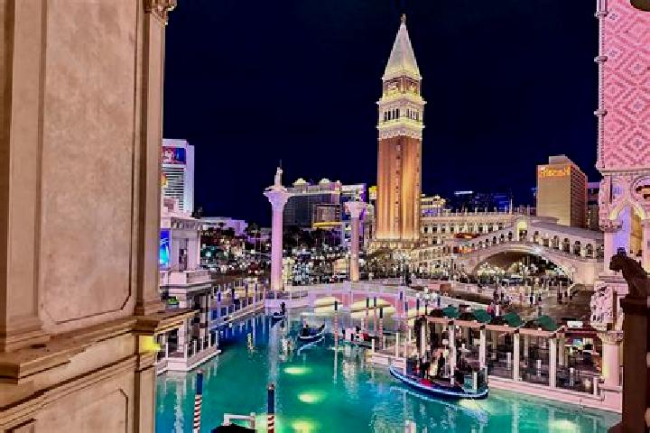 Rose, 25 — Escort in Santa Venetia, United States