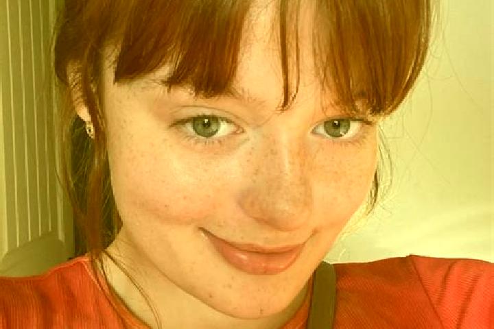 Rose, 26, a red grey-eyed caucasian companion based in Winnellie. Offering Massage, BDSM, GFE. Available for incall and outcall, day and evening dates.