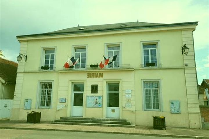 Rose, 26 — Escort in La Riviere-de-Corps, France