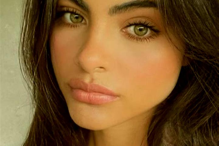 Rose, 27, a auburn dark-eyed indian companion based in Huangtu. Offering Dinner Date, Travel Companion, A-Level. Available for incall and outcall, day and ev...