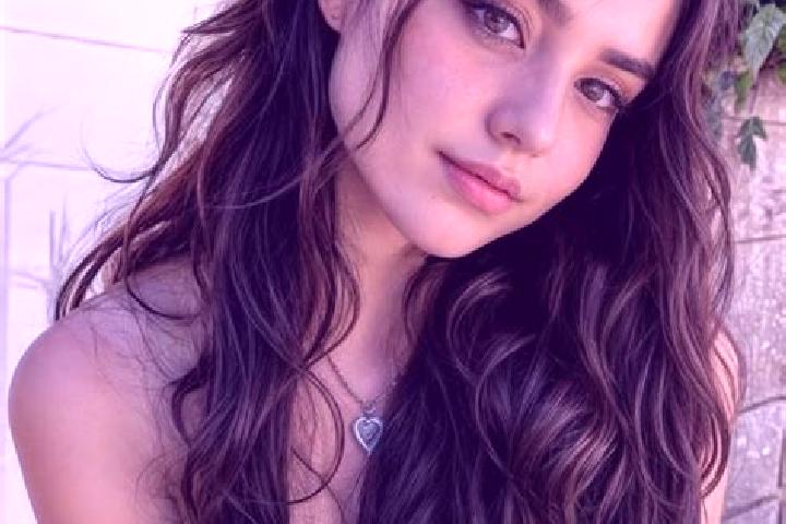 Rose, 27, a auburn hazel-eyed latina companion based in Hidden Trails. Offering Party Girl, Dinner Date, OWO. Available for incall and outcall, day and eveni...
