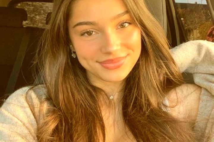Rose, 27, a brunette blue-eyed mediterranean companion based in Agios Vasileios. Offering Prostate Massage, OWO, Party Girl, BDSM, CIM. Available for incall ...
