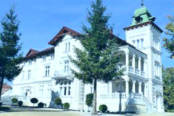 Rose, 27, a chestnut green-eyed mixed companion based in Leirvik. Offering Travel Companion, Party Girl, 69. Available for incall and outcall, day and evenin...