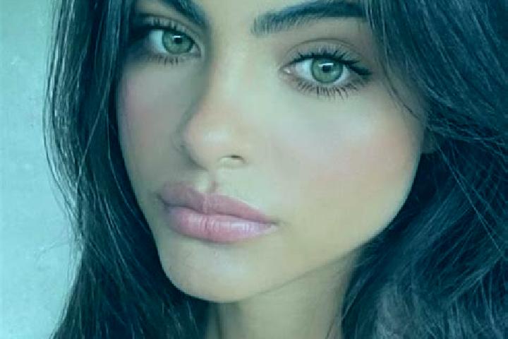 Rose, 27, a chestnut hazel-eyed caucasian companion based in New Florence. Offering Duos, 69. Available for incall and outcall, day and evening dates.