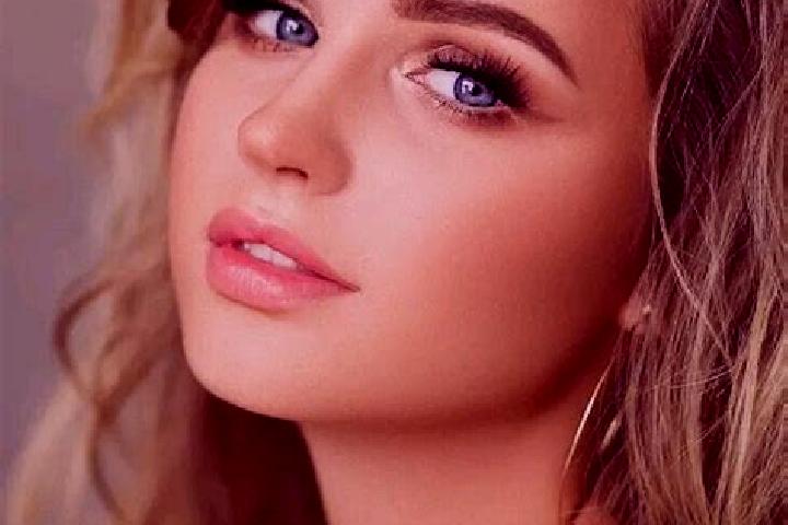 Rose, 27, a dark blonde blue-eyed ebony companion based in La Trinite-Surzur. Offering Couples, CIM, Tantra, Girlfriend Experience. Available for incall and ...