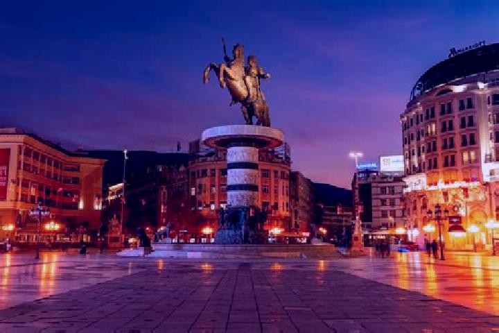 Rose, 27 — Escort in Dobromiri, North Macedonia