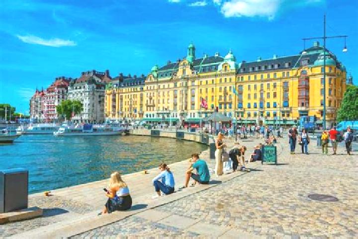 Rose, 27 — Escort in Or, Sweden