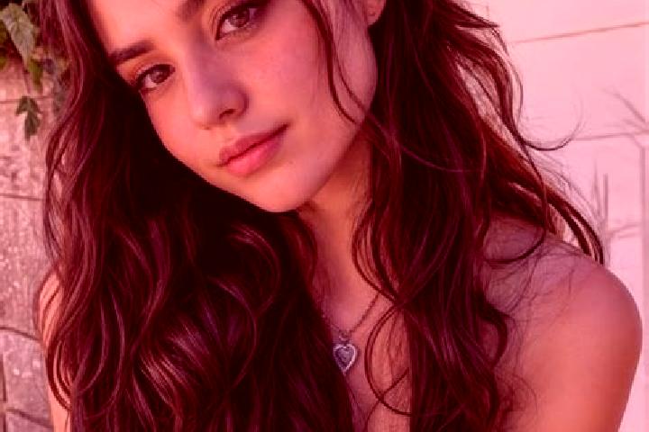 Rose, 28, a chestnut hazel-eyed middle eastern companion based in Piccarello. Offering Dinner Date, Travel Companion, BDSM, OWO. Available for incall and out...