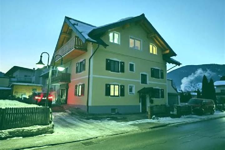 Rose, 29 — Escort in Altenmarkt im Pongau, Austria