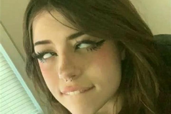 Rose, 30, a auburn amber-eyed european companion based in Isili. Offering GFE, Party Girl, Roleplay, OWO. Available for incall and outcall, day and evening d...