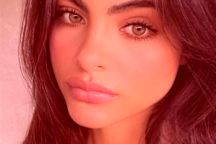 Rose, 30, a auburn green-eyed indian companion based in Fayetteville. Offering Massage, Deep French Kissing, Party Girl, A-Level. Available for incall and ou...
