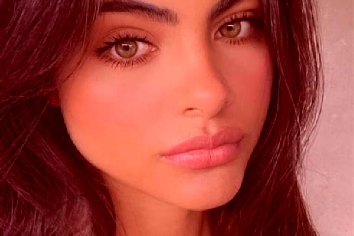 Rose, 30, a brunette green-eyed mixed companion based in Ujae. Offering Couples, Massage, Roleplay. Available for incall and outcall, overnight bookings avai...