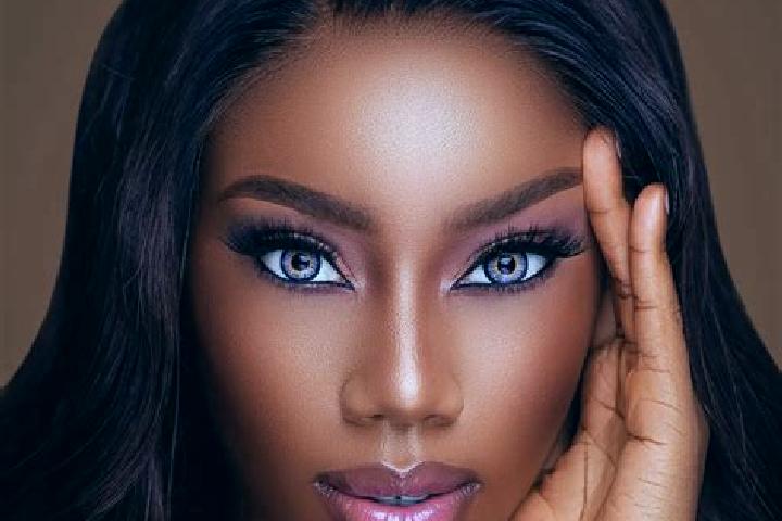 Rose, 30, a chestnut blue-eyed ebony companion based in Echarcon. Offering BDSM, Overnight, Girlfriend Experience, CIM. Available for incall and outcall, ove...