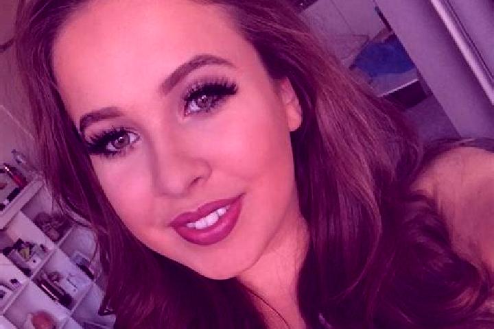 Rose, 31, a auburn brown-eyed caucasian companion based in Elkview. Offering Striptease, 69, Travel Companion. Available for incall and outcall, overnight bo...