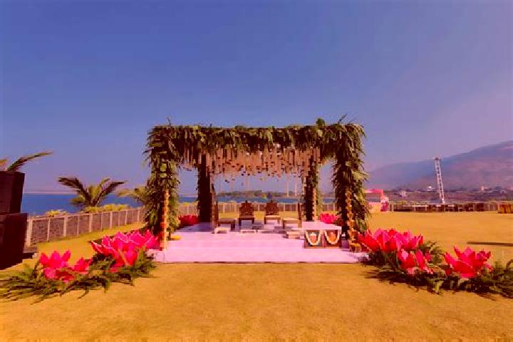 Rose, 31, a black green-eyed caribbean companion based in Talegaon Dabhade. Offering Overnight, Duos, Deep French Kissing, Couples. Available for incall and ...