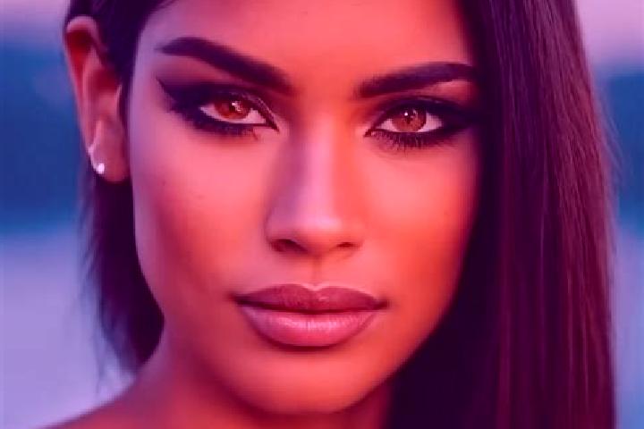 Rose, 31, a black green-eyed latina companion based in Gnago. Offering 69, Striptease. Available for incall and outcall, day and evening dates.