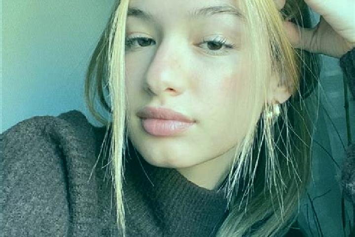 Rose, 32, a blonde brown-eyed mixed companion based in Aldeno. Offering 69, Party Girl, Deep French Kissing, Roleplay. Available for incall and outcall, day ...