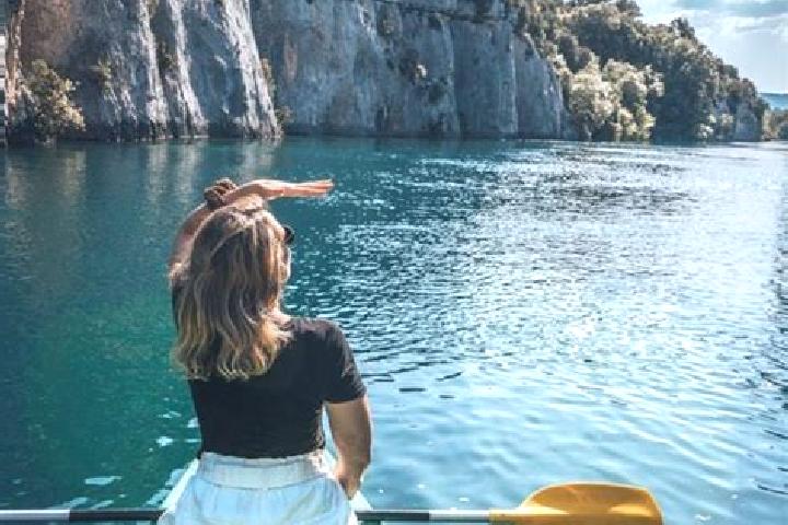 Rose, 32 — Escort in Roussillon, France