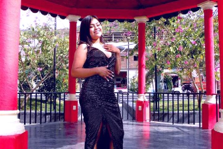 Rose, 33, a auburn amber-eyed ebony companion based in Santa Maria Tiltepec. Offering Girlfriend Experience, Tantra, 69, Massage. Available for incall and ou...