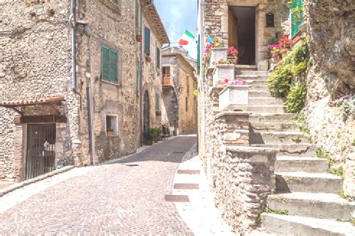 Rose, 33 — Escort in Castel di Tora, Italy