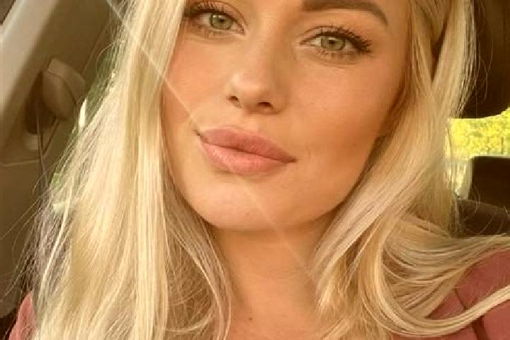 Rose, 34, a blonde hazel-eyed european companion based in Branston. Offering Striptease, BDSM, CIM, Tantra, Party Girl. Available for incall and outcall, ove...