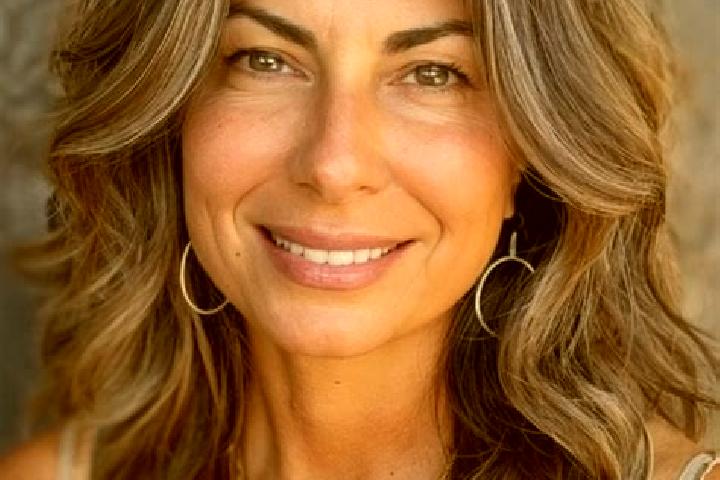 Rose, 34, a brunette grey-eyed caribbean companion based in Alexandra Headland. Offering 69, Prostate Massage, Fetish, Party Girl. Available for incall and o...