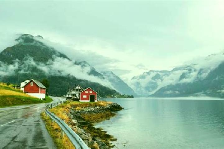 Rose, 34 — Escort in Laerdalsoyri, Norway