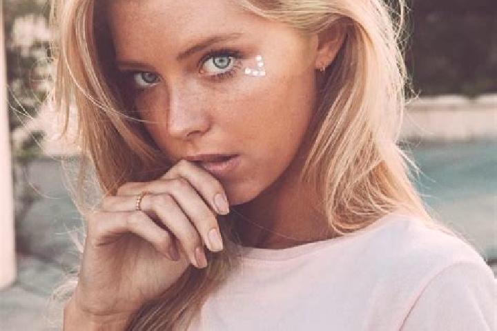 Rose, 35, a blonde blue-eyed ebony companion based in Ziegenhain. Offering Party Girl, GFE, Massage. Available for incall and outcall, day and evening dates.