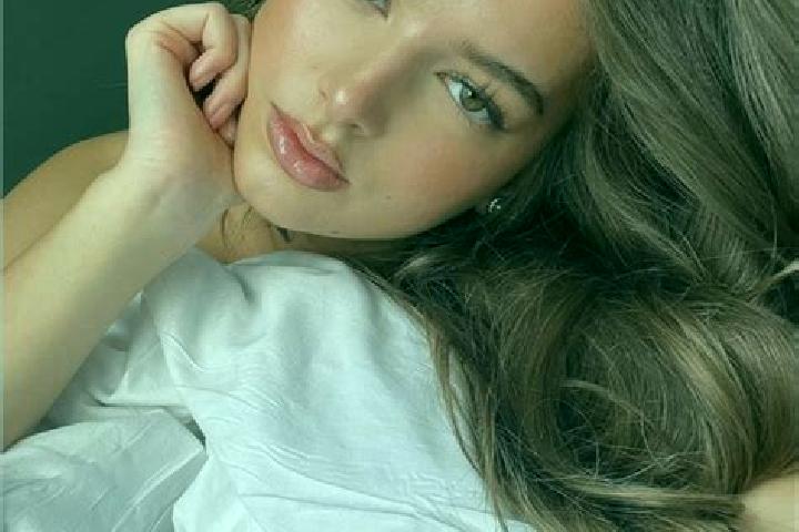 Rose, 35, a chestnut amber-eyed latina companion based in Casalgrande. Offering Overnight, Travel Companion, Dinner Date. Available for incall and outcall, o...