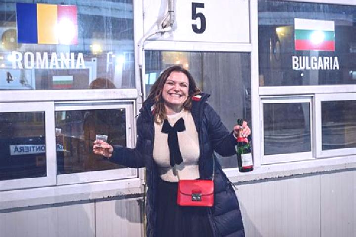 Rose, 36 — Escort in Crang, Romania