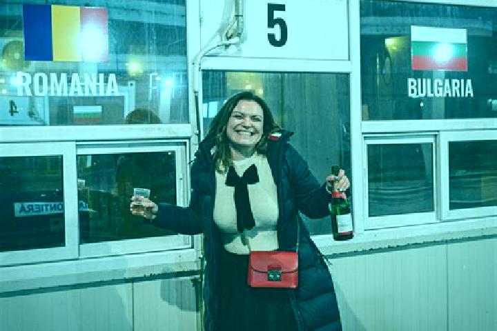 Rose, 36 — Escort in Iezureni, Romania