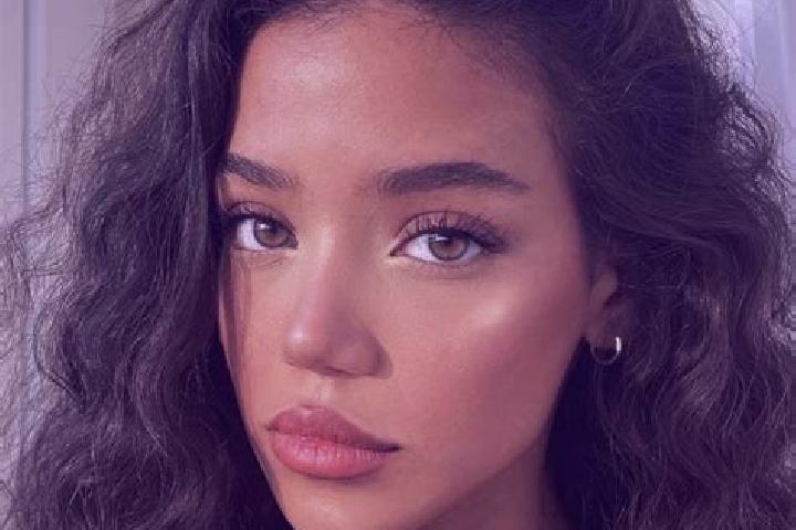 Rose, 37, a red brown-eyed ebony companion based in Repedea. Offering Duos, 69, CIM, Couples. Available for incall and outcall, day and evening dates.