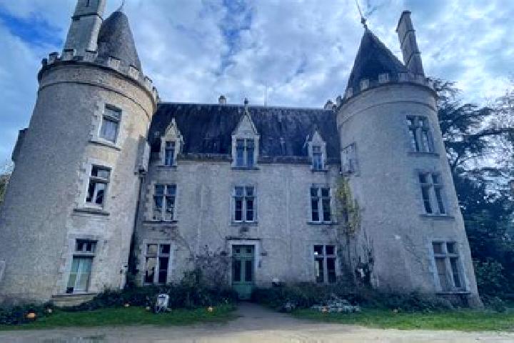 Rose, 37 — Escort in Monts-sur-Guesnes, France