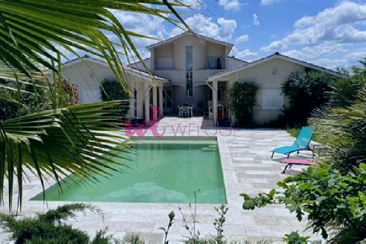 Rose, 37 — Escort in Sainte-Eulalie, France