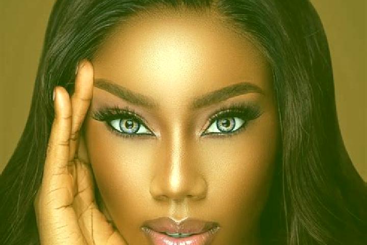 Rose, 38, a red blue-eyed ebony companion based in Bretea Muresana. Offering Fetish, Striptease, A-Level, Overnight. Available for incall and outcall, overni...
