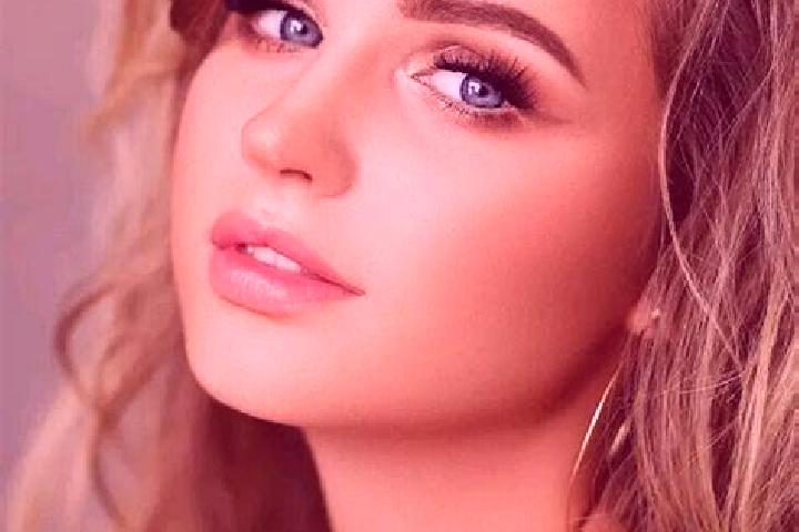 Rose, 39, a dark blonde blue-eyed mediterranean companion based in Lendangtampel Daya. Offering Party Girl, Massage, Dinner Date. Available for incall and ou...