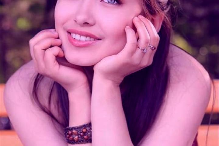 Rose, 39, a red blue-eyed asian companion based in Ammanur. Offering Couples, A-Level, Roleplay, Overnight. Available for incall and outcall, day and evening...