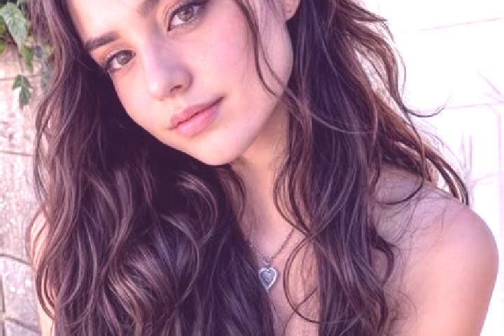 Ruby, 20, a auburn amber-eyed middle eastern companion based in Lech. Offering Erotic Massage, Massage, Prostate Massage, Dinner Date, BDSM. Available for in...