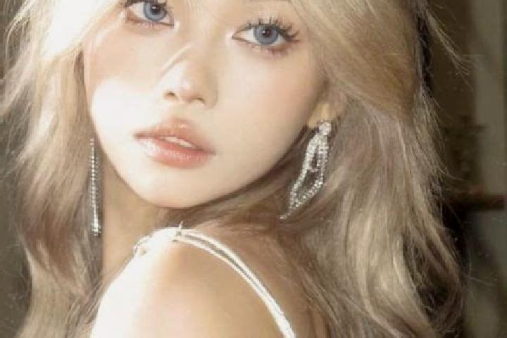 Ruby, 21, a blonde blue-eyed asian companion based in Sommen. Offering Duos, Travel Companion, Dinner Date, Couples. Available for incall and outcall, day an...