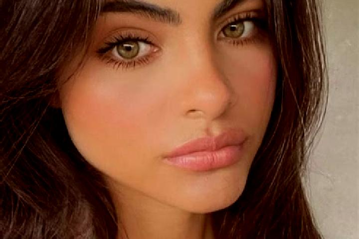Ruby, 21, a chestnut dark-eyed indian companion based in Transua. Offering 69, Travel Companion, Domination, Roleplay, Striptease. Available for incall and o...
