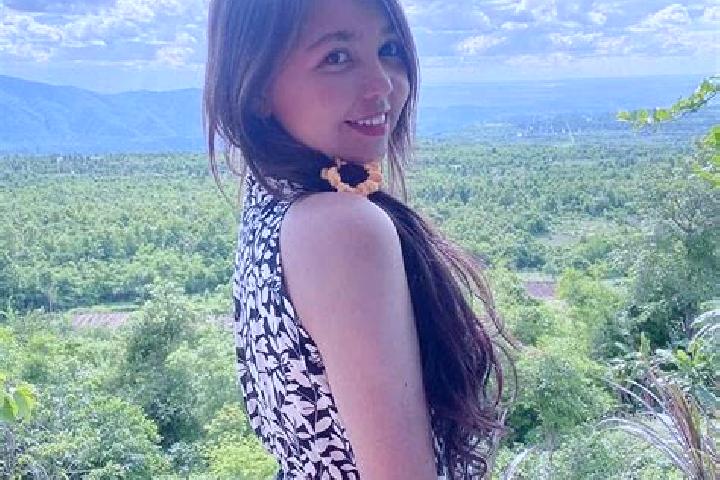 Ruby, 23, a brunette green-eyed asian companion based in Pyin Oo Lwin. Offering 69, Tantra, Duos, CIM. Available for incall and outcall, day and evening dates.