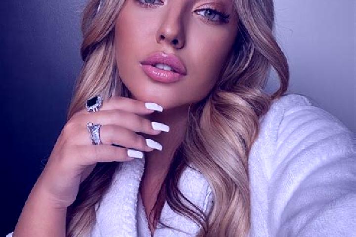 Ruby, 23 — Escort in Borsani, Romania